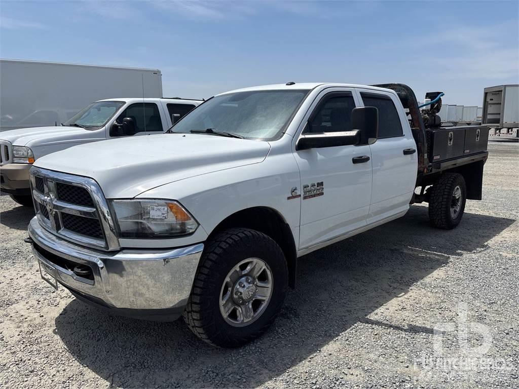 RAM 3500 Pritschenwagen/Pritschenwagen mit Seitenklappe