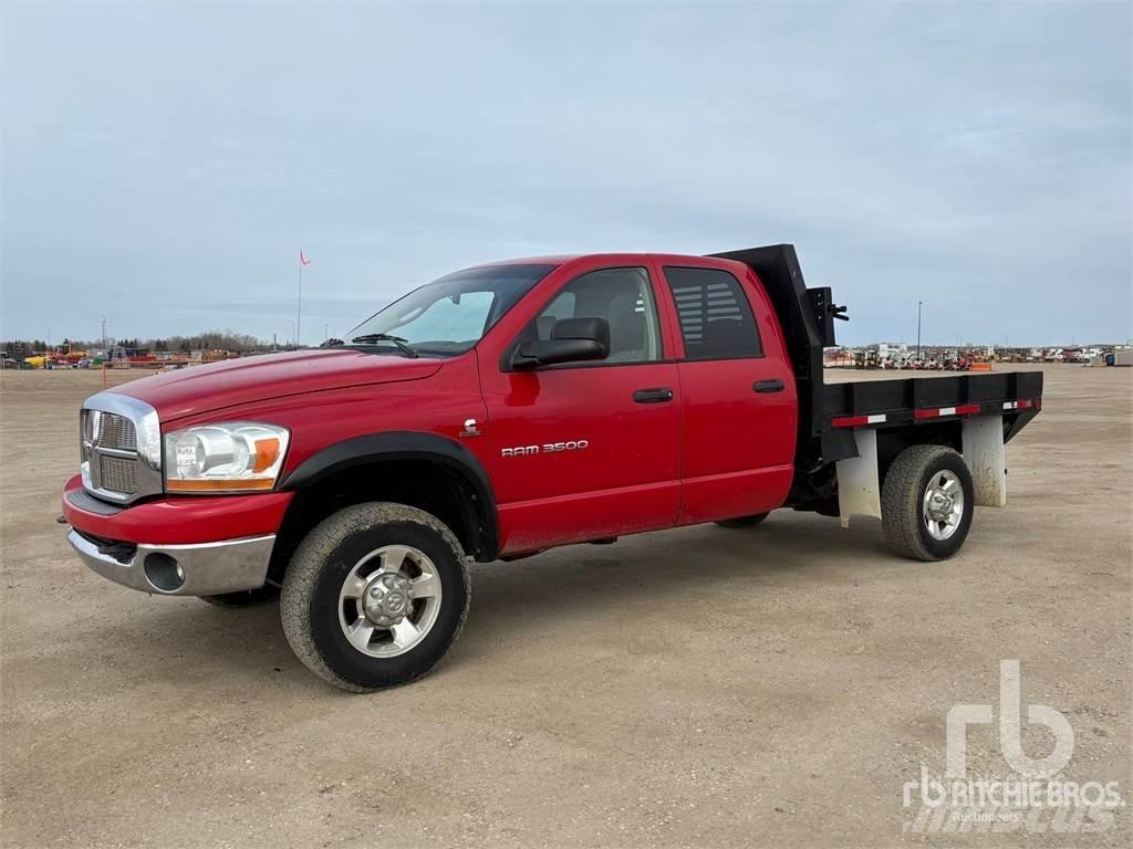 RAM 3500 Pritschenwagen/Pritschenwagen mit Seitenklappe