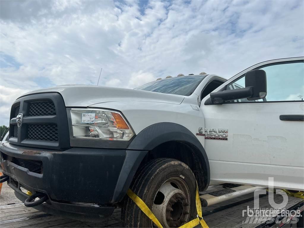 RAM 4500 Pritschenwagen/Pritschenwagen mit Seitenklappe