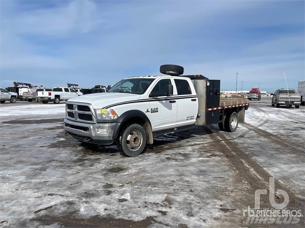 RAM 5500 Pritschenwagen/Pritschenwagen mit Seitenklappe