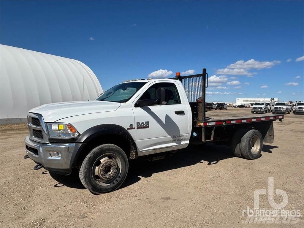 RAM 5500 Pritschenwagen/Pritschenwagen mit Seitenklappe
