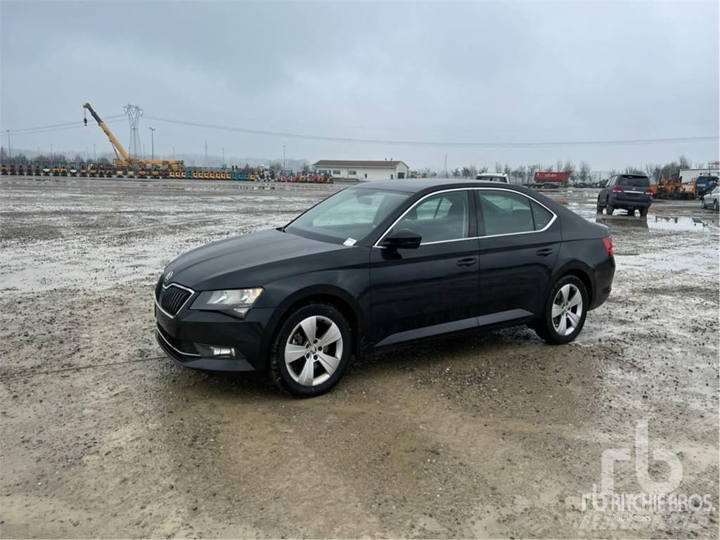 Skoda SUPERB PKWs