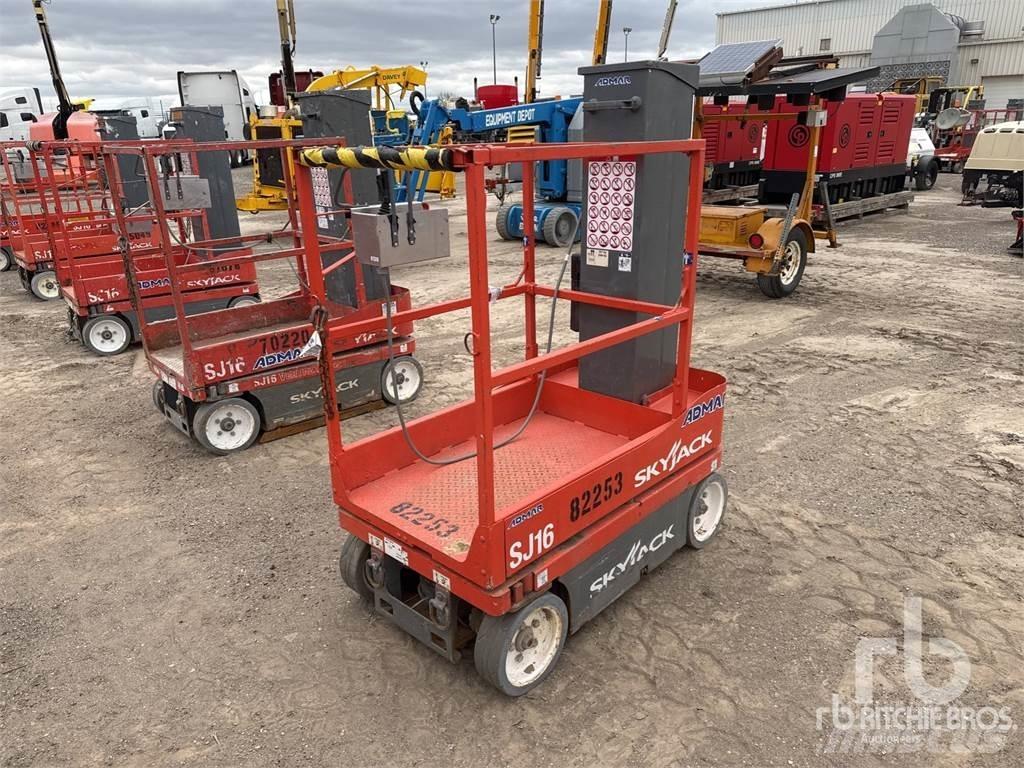 SkyJack SJ16 Fahrstühle, Seilwinden und Bauaufzüge