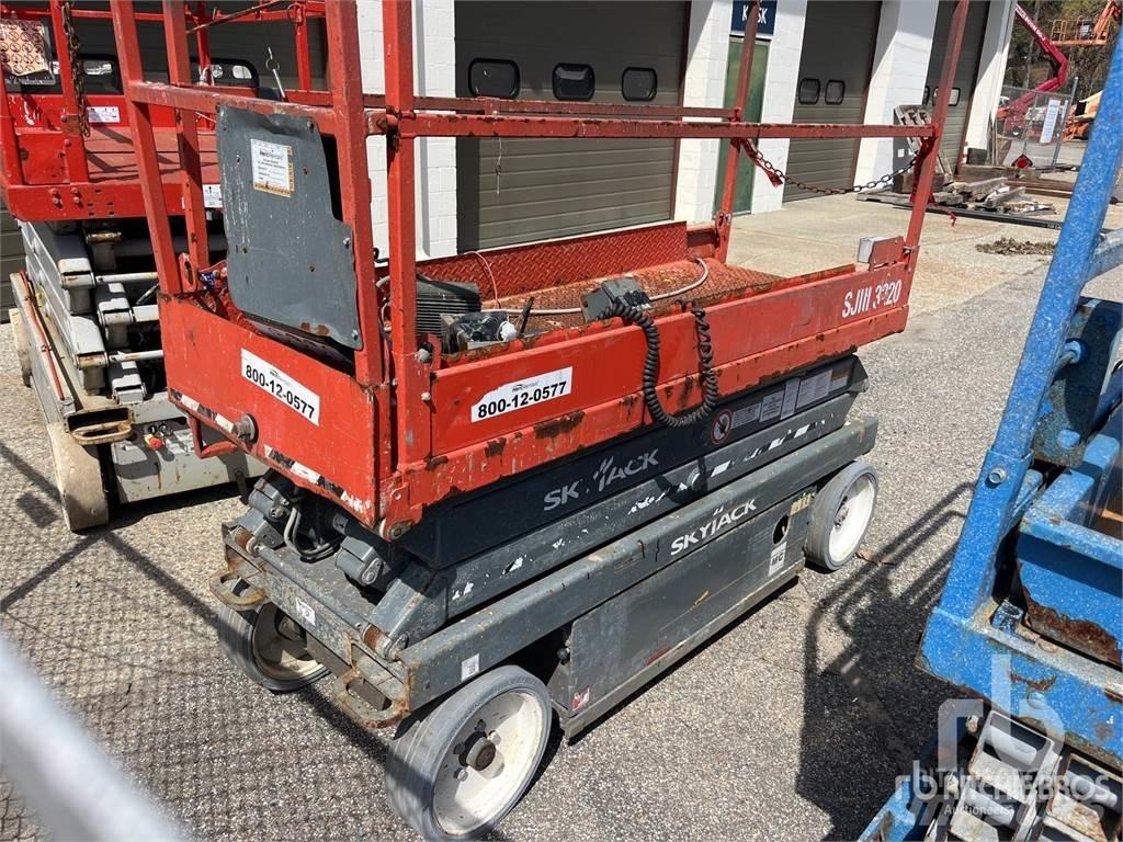 SkyJack SJ3220 Scheren-Arbeitsbühnen