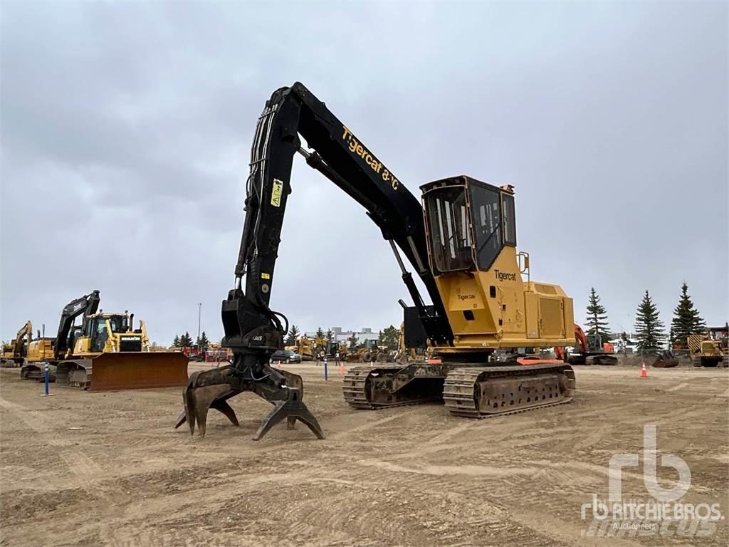 Tigercat 880 Gelenkausleger Lader