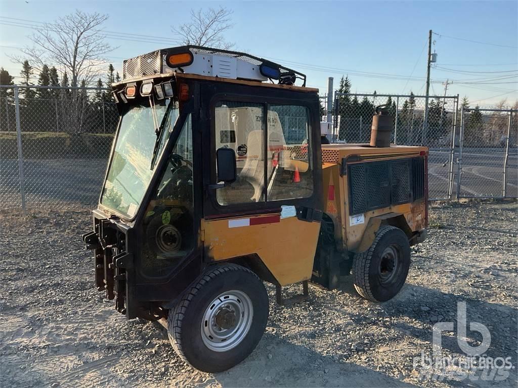 Trackless MT6 Schneeschilde und -pflüge