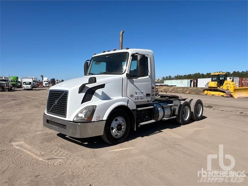 Volvo VNL300 Sattelzugmaschinen