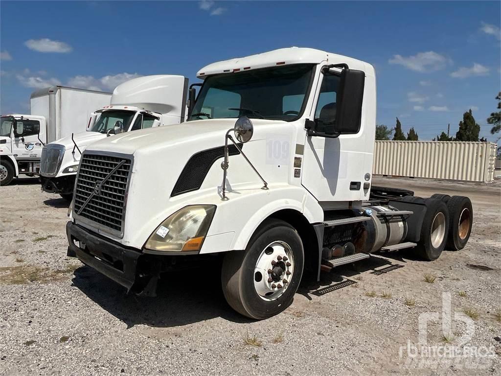 Volvo VNL300 Sattelzugmaschinen