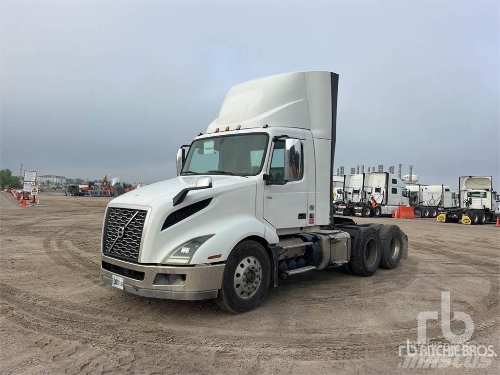Volvo VNL300 Sattelzugmaschinen