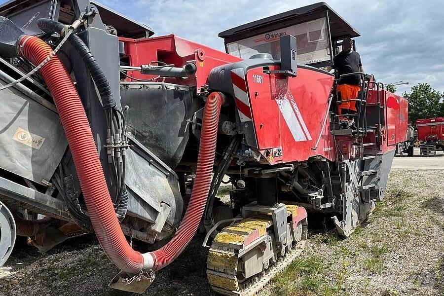 Wirtgen W 250 Asphaltfräsen