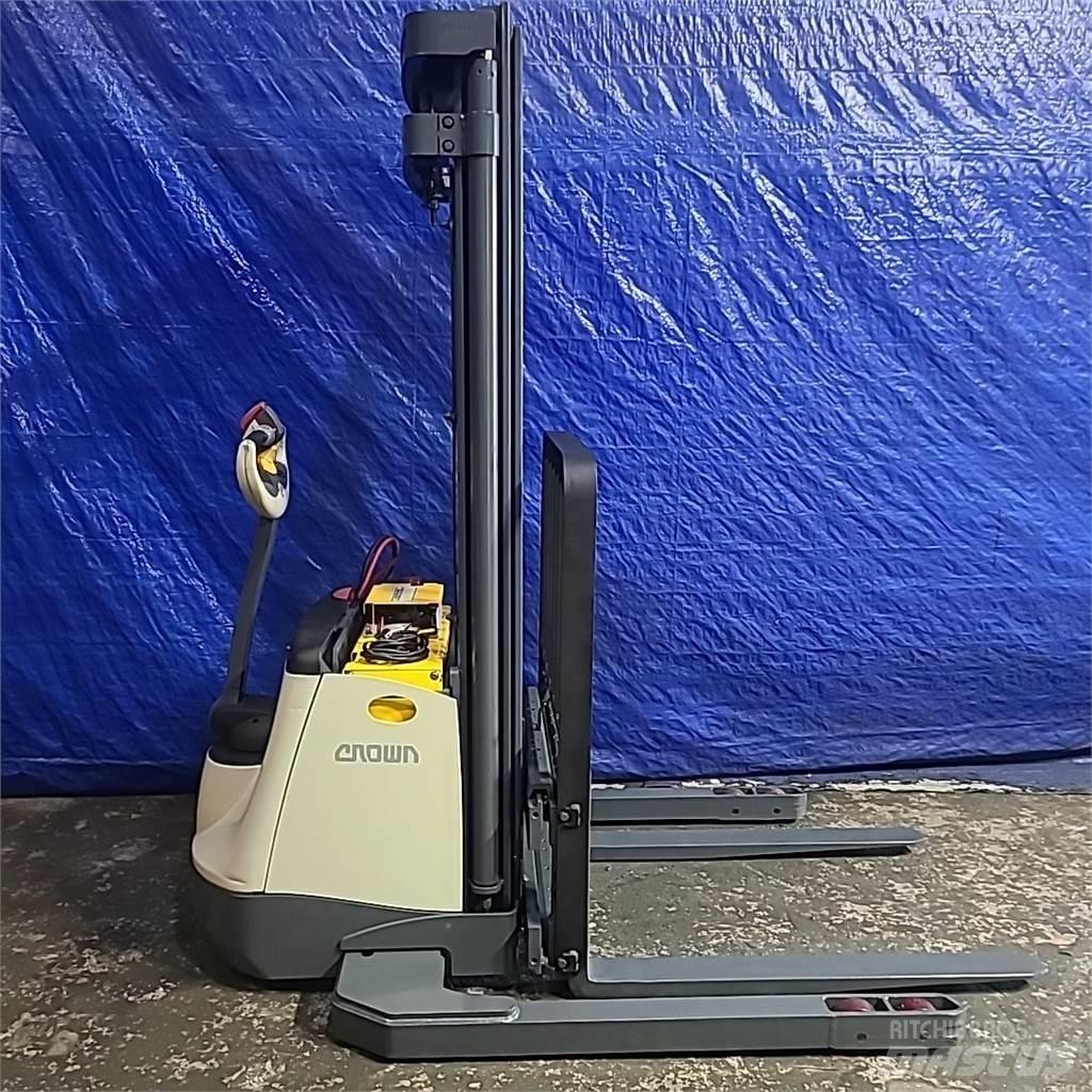 Crown SX3000-40 Zelfrijdende stapelaars