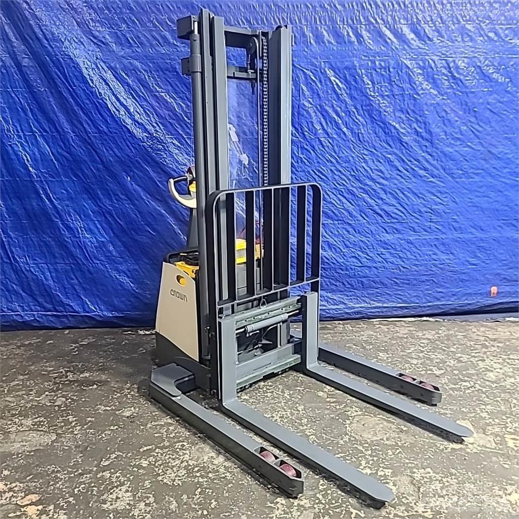 Crown SX3000-40 Zelfrijdende stapelaars