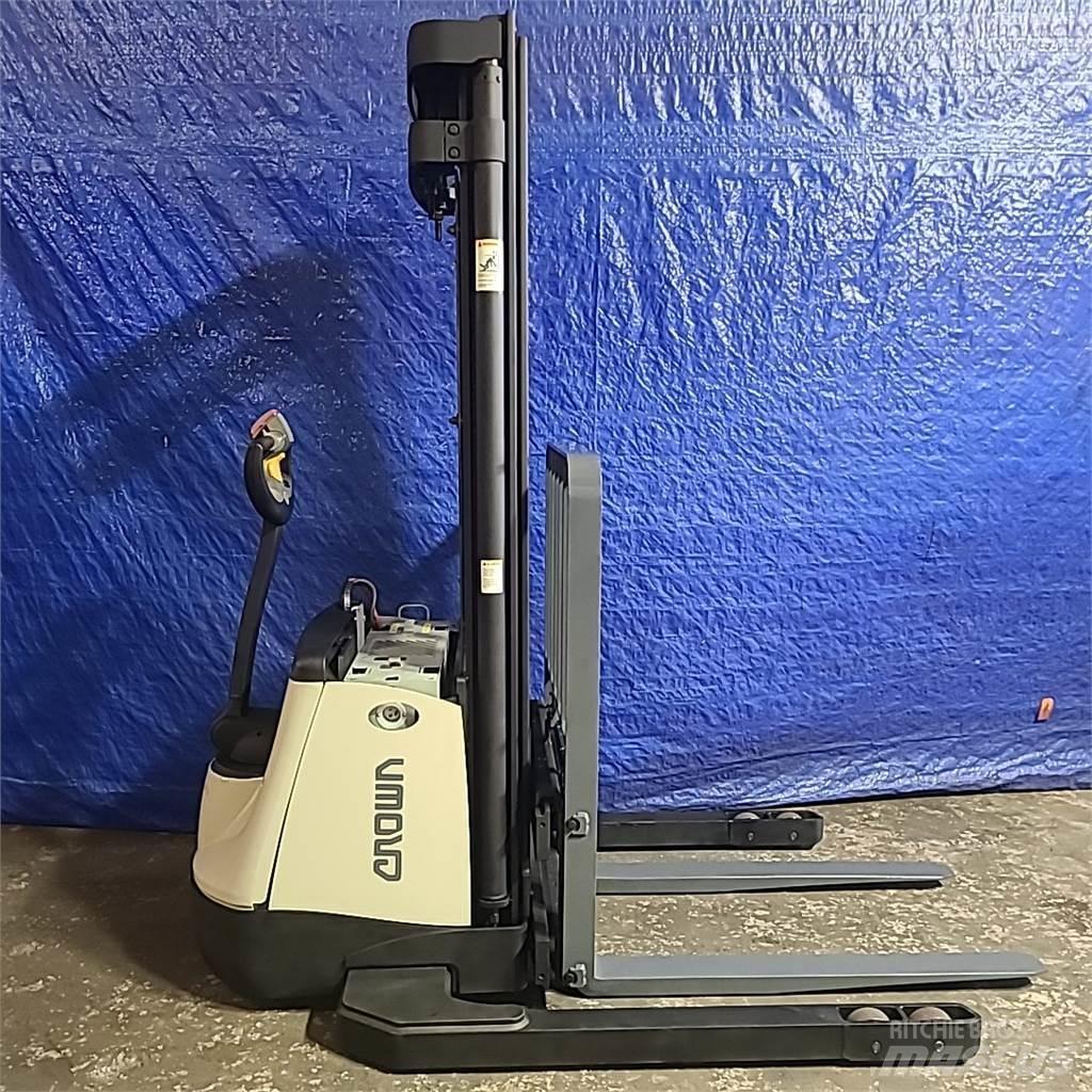 Crown SX3000-40 Zelfrijdende stapelaars