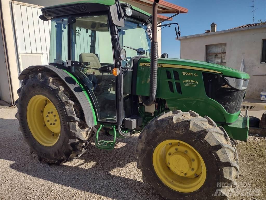 John Deere 5090 G Traktoren