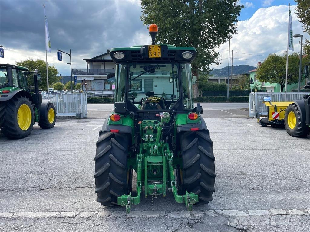 John Deere 5090 GF Traktoren