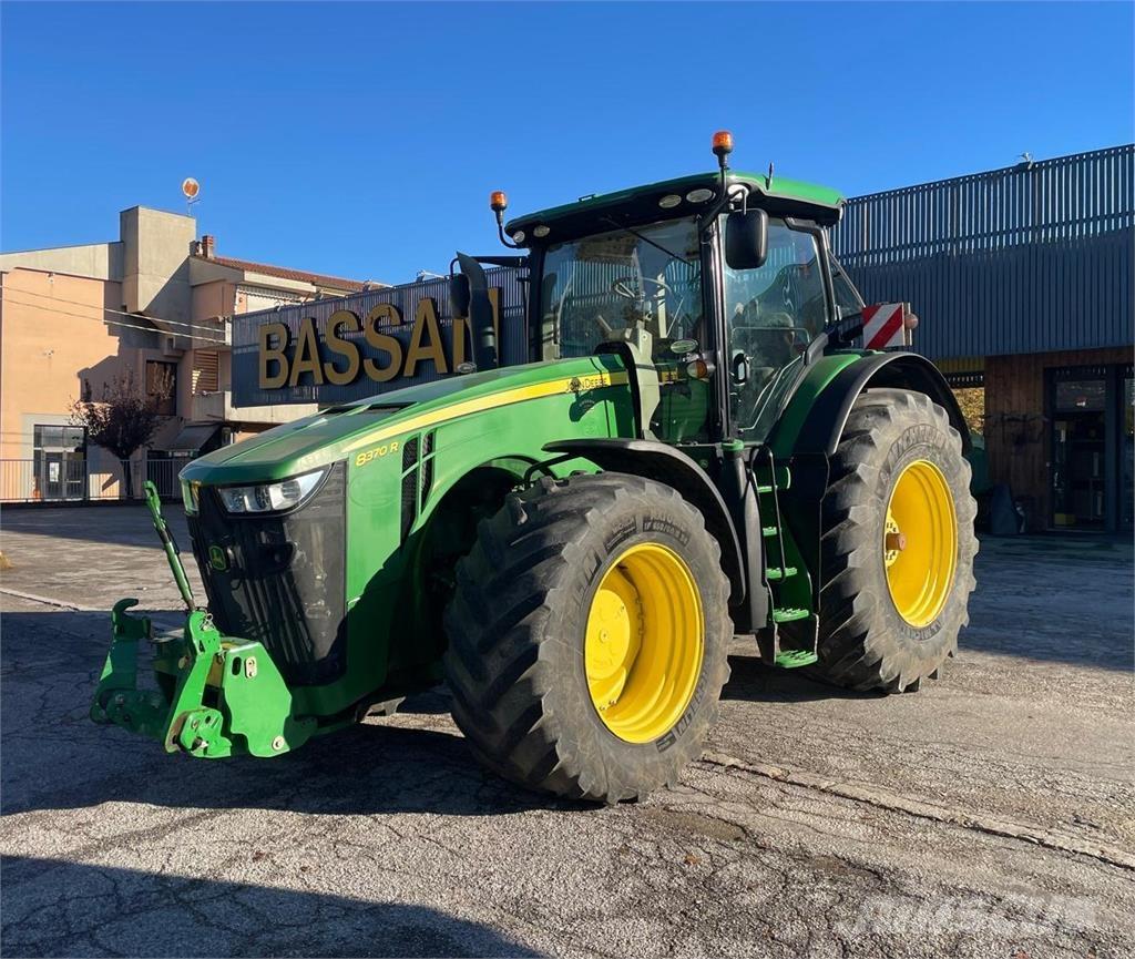 John Deere 8370 R Traktoren