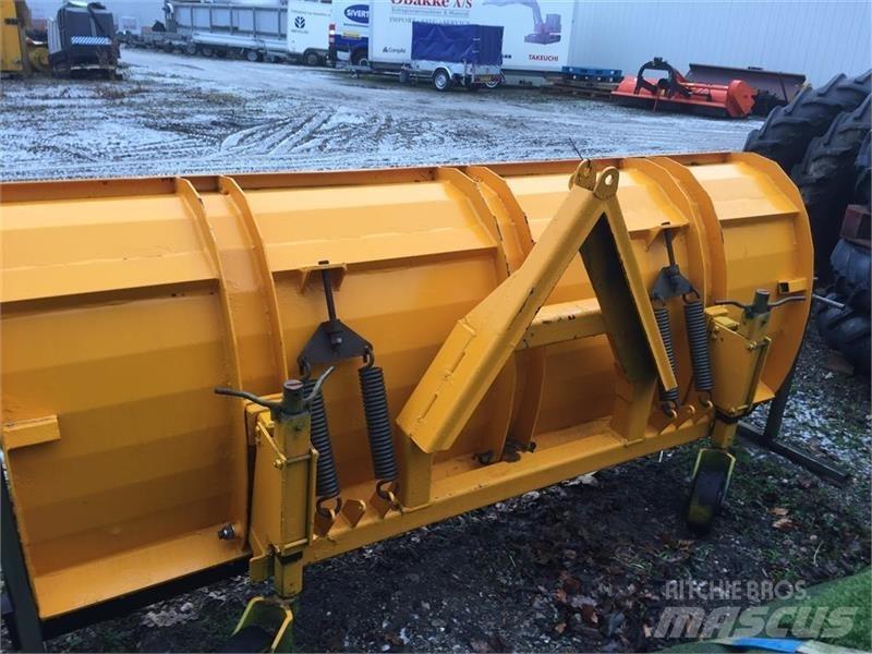 FM 2,5M Schneeschilde und -pflüge