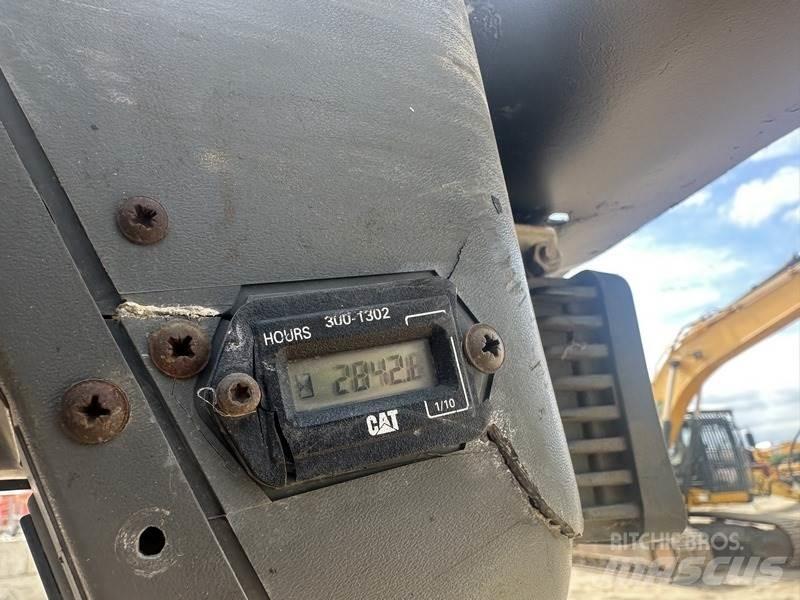 CAT 236B Sonstige Baumaschinen