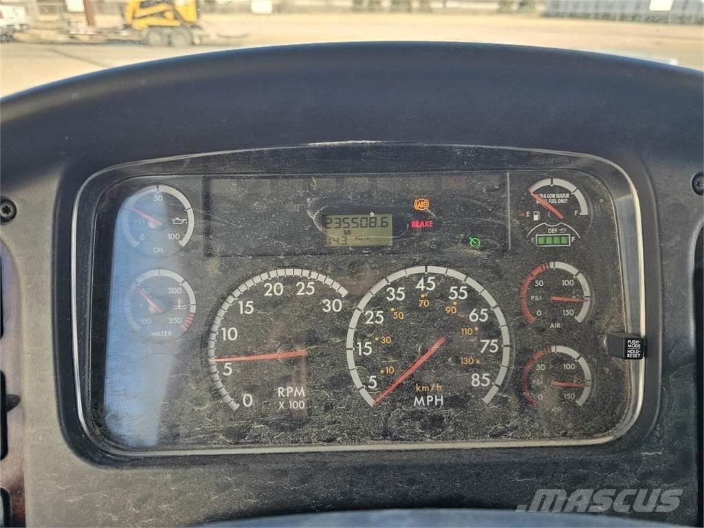 Freightliner M2 106 Sattelzugmaschinen