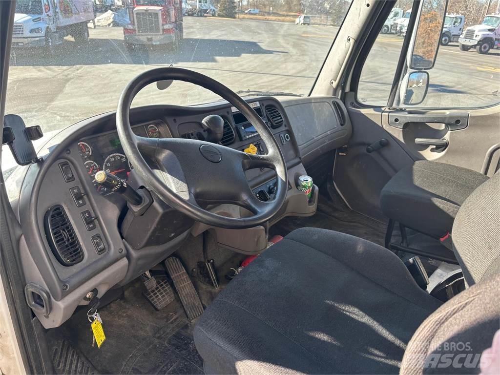 Freightliner M2 106 Kofferaufbau