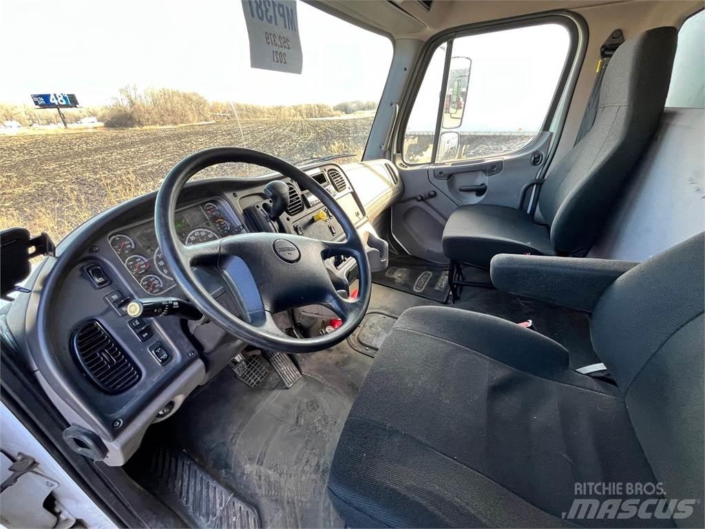 Freightliner M2 106 Kofferaufbau