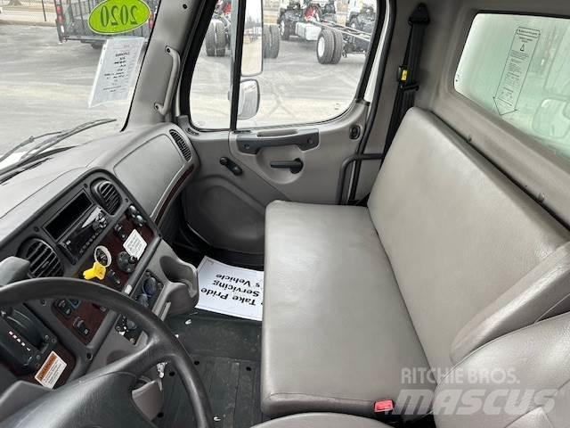 Freightliner M2106 Kofferaufbau