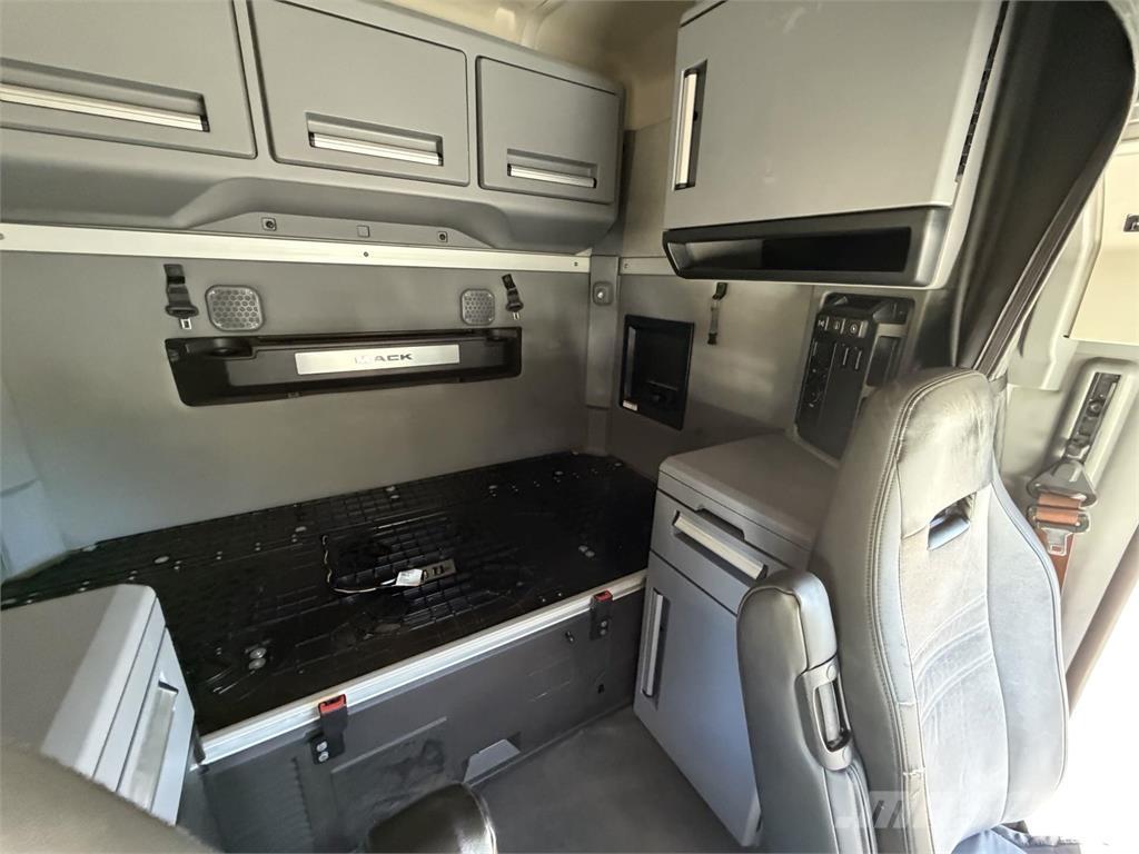 Mack AN64T Sattelzugmaschinen