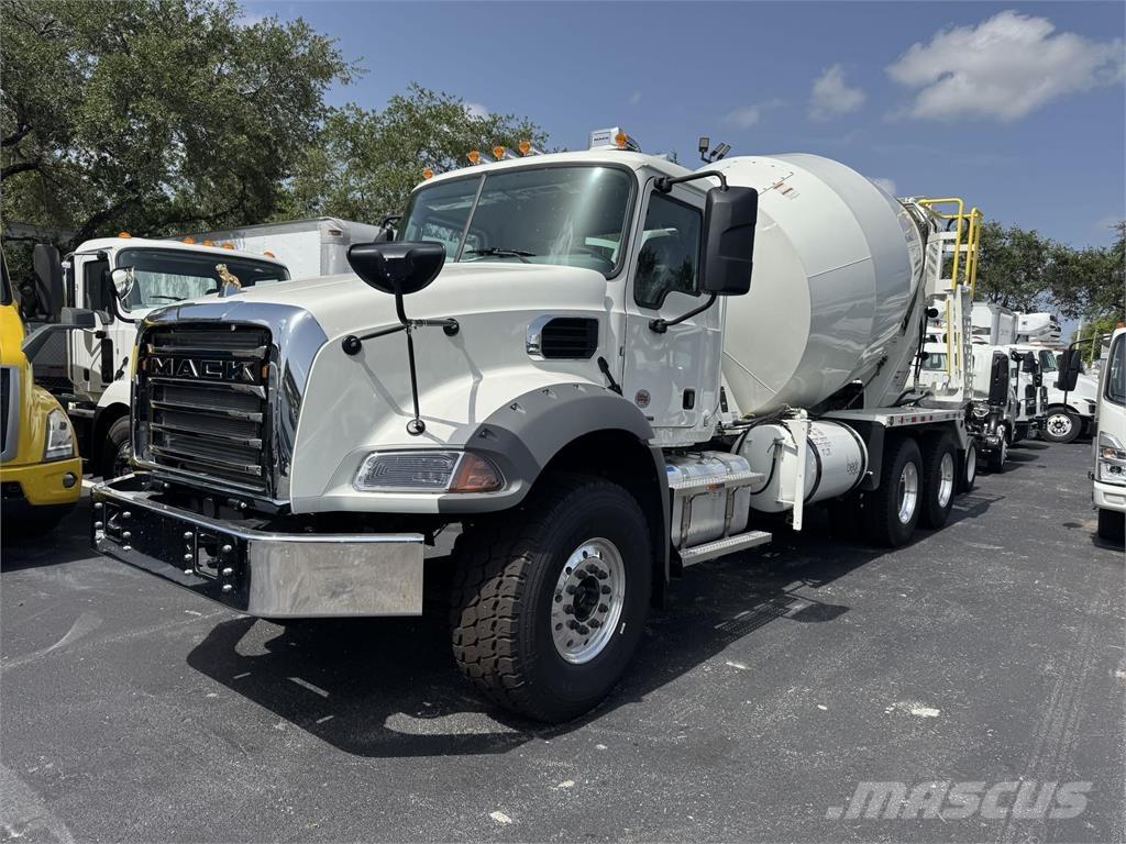 Mack GR64B Betonmischer