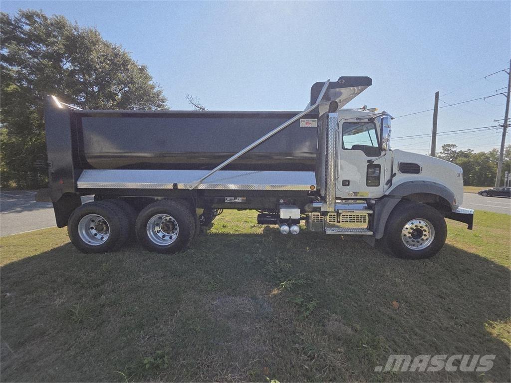 Mack GR64B Kipper