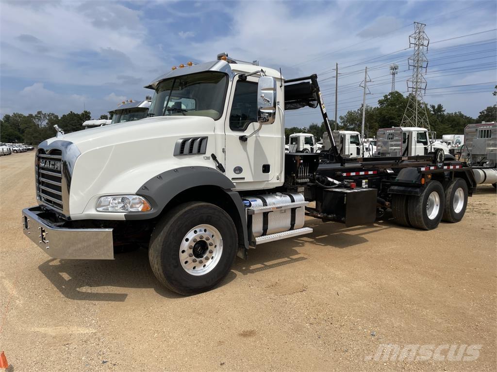 Mack GR64BR Andere Fahrzeuge