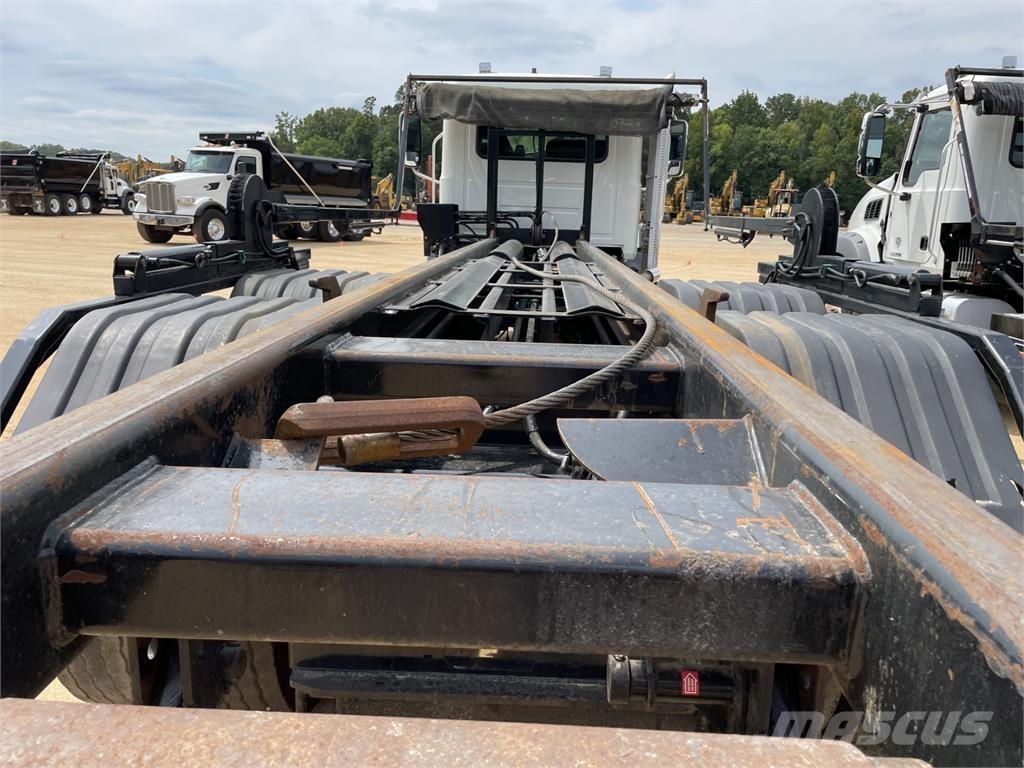 Mack GR64BR Andere Fahrzeuge