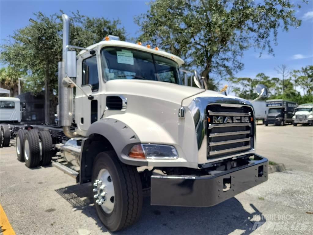 Mack GR64BX Betonmischer