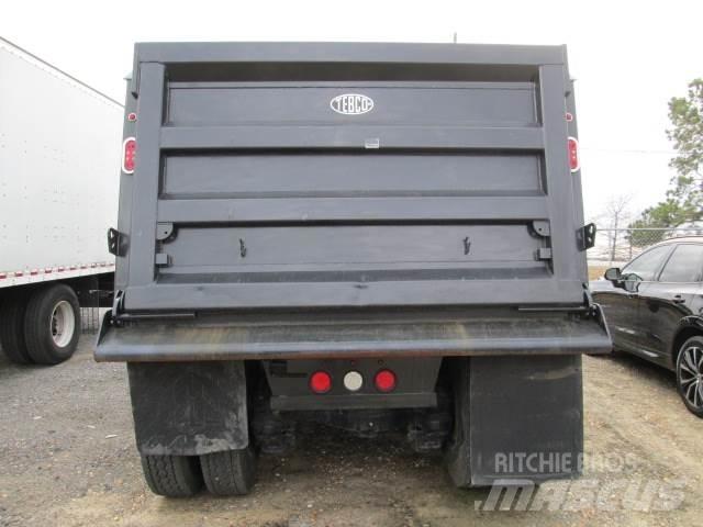 Mack GR64F Kipper