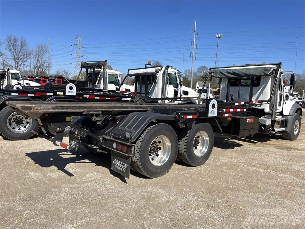 Mack GR64F Abrollkipper