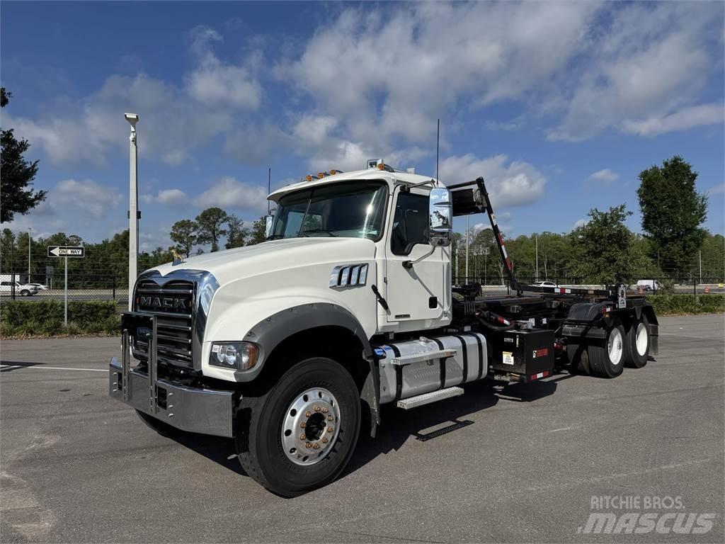 Mack GR64F Andere Fahrzeuge