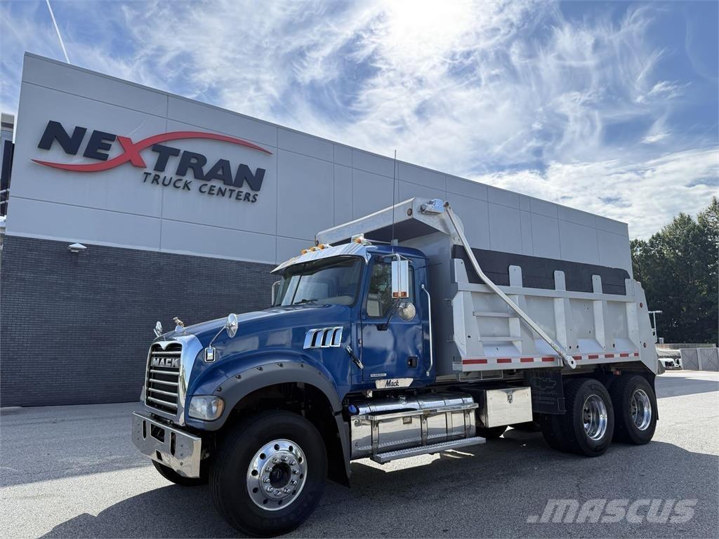 Mack GR64F Kipper