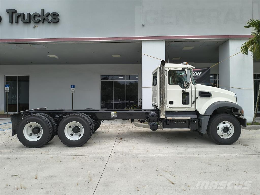 Mack GR64F Sonstige Forstmaschinen
