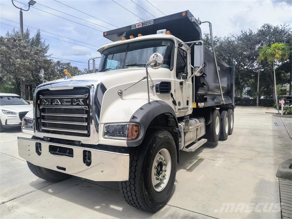 Mack GR64FR Kipper