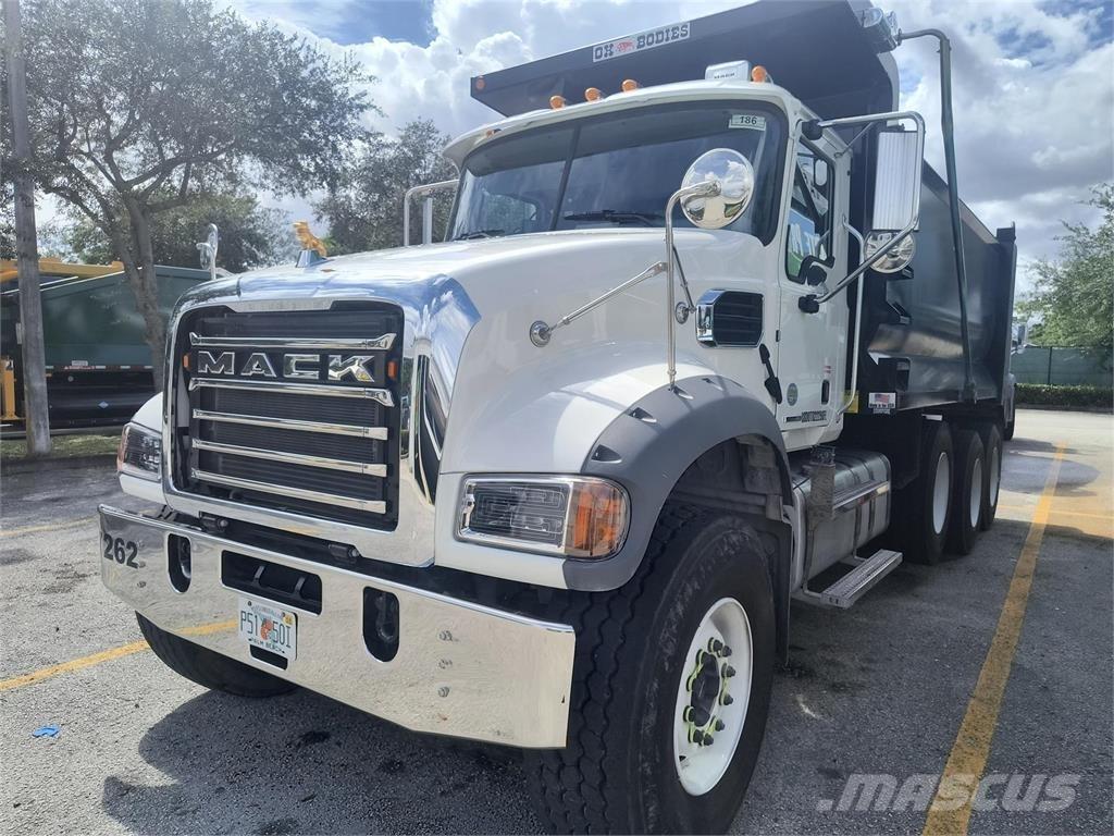 Mack GR64FR Kipper