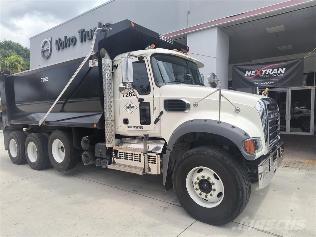 Mack GR64FR Kipper