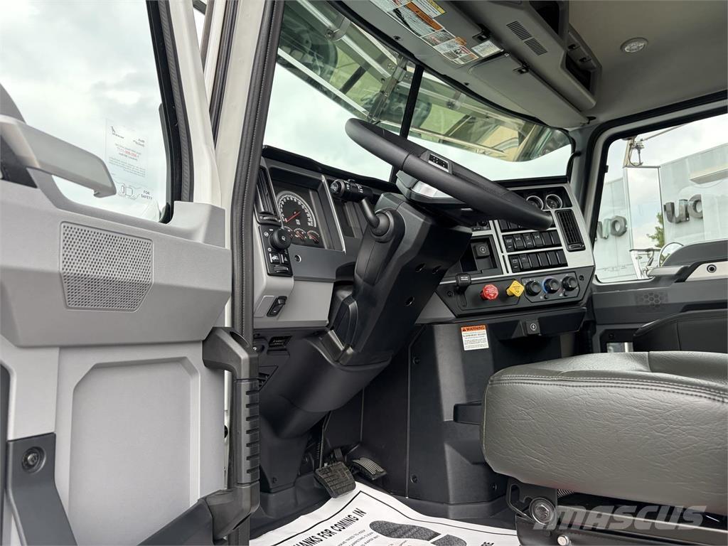 Mack GR64FT Sattelzugmaschinen