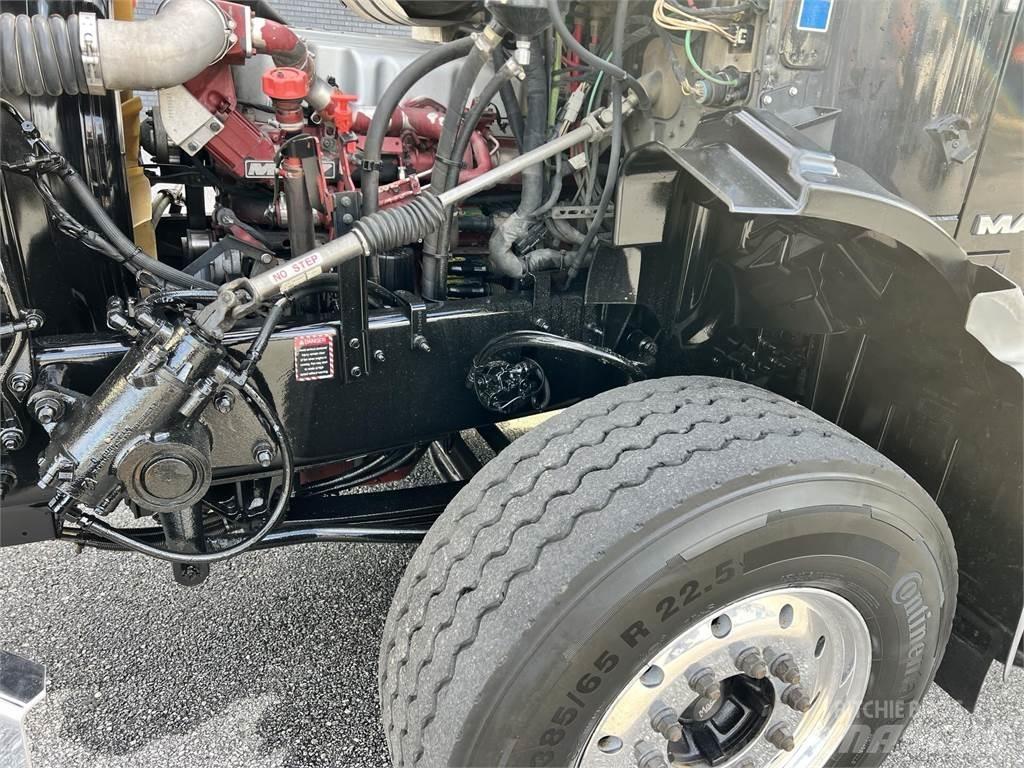 Mack GU813 Andere Fahrzeuge