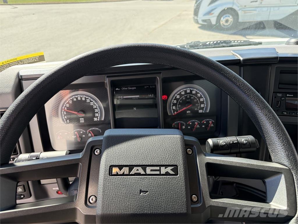 Mack MD6 42R Kofferaufbau