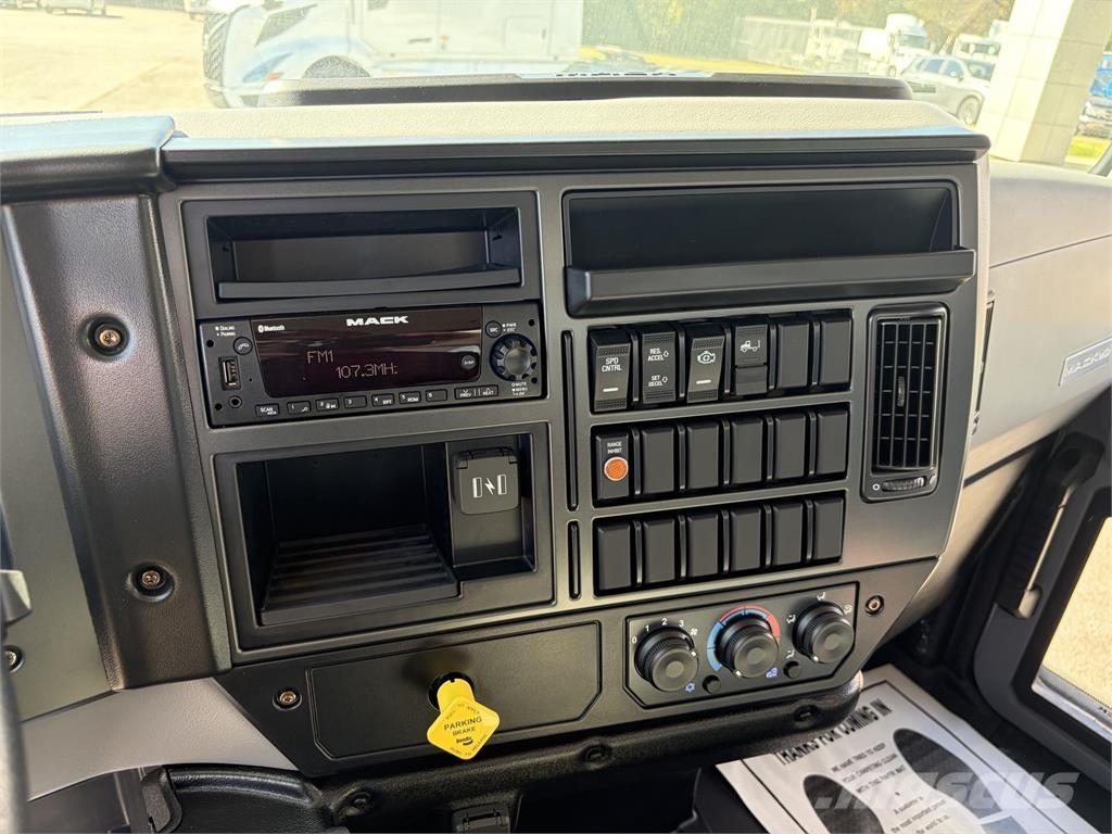 Mack MD6 42R Kofferaufbau