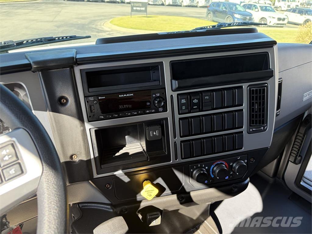 Mack MD6 42R Kofferaufbau