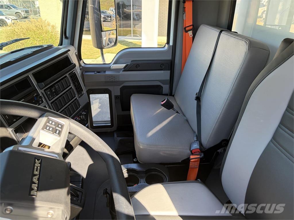 Mack MD6 42R Kofferaufbau