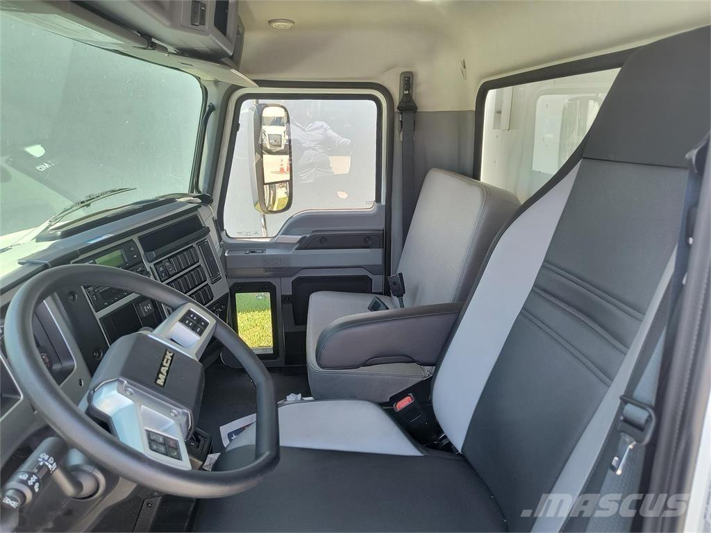 Mack MD6 42R Kofferaufbau