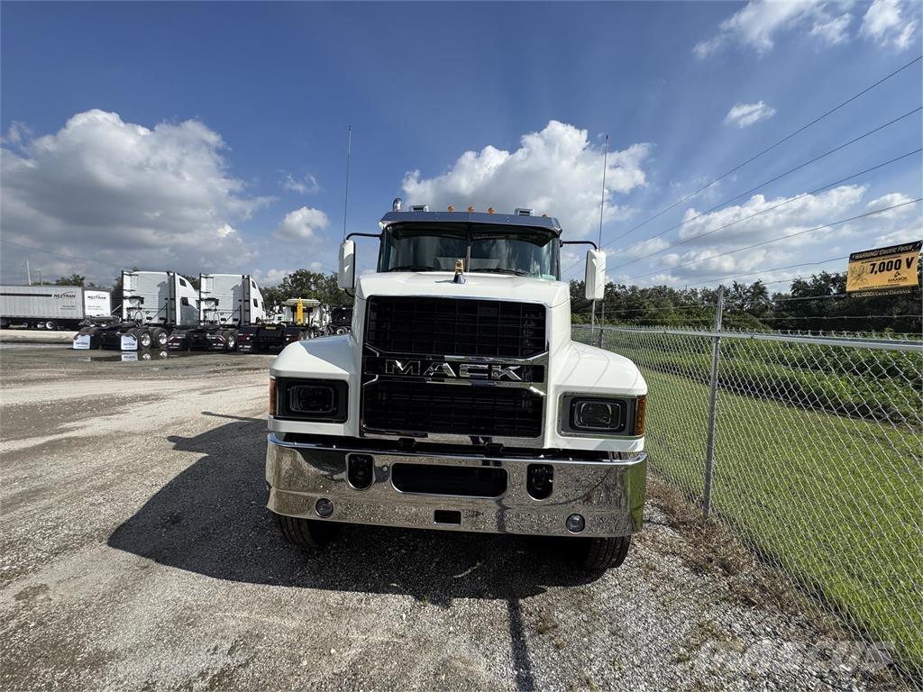 Mack PI64T Sattelzugmaschinen