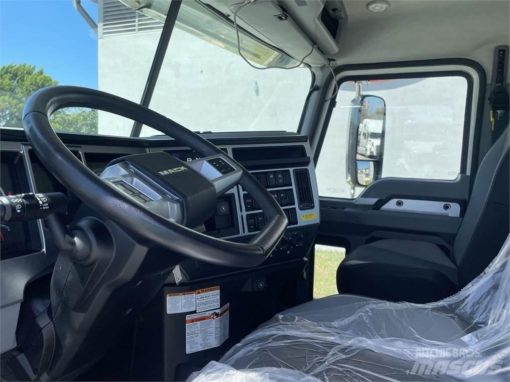 Mack PI64T Sattelzugmaschinen