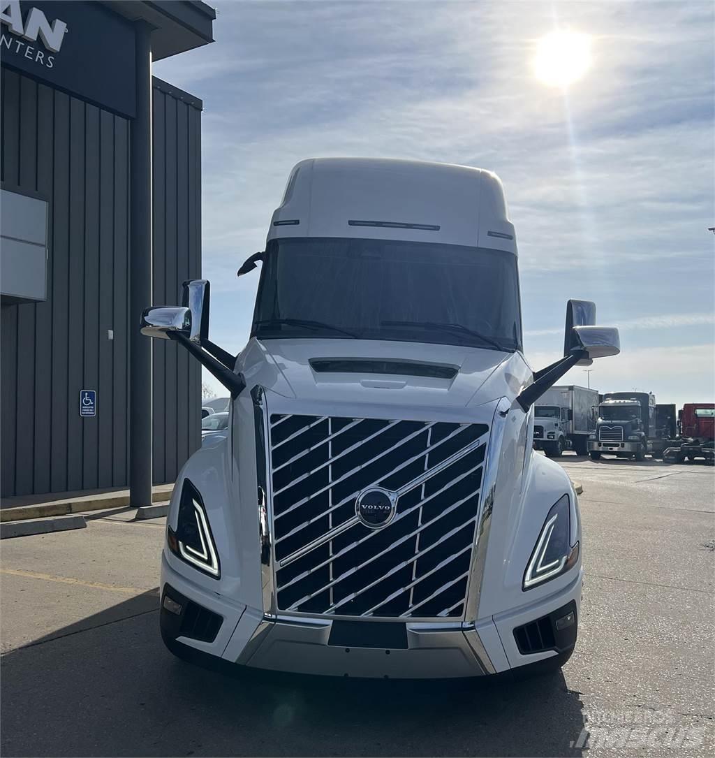 Volvo NEW VNL860 Sattelzugmaschinen